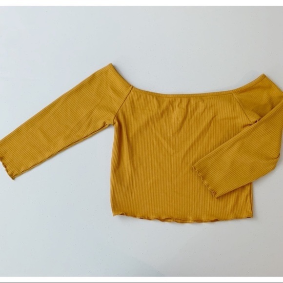 ME TO WE Off Shoulder Crop Top - Picture 6 of 8